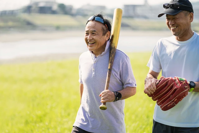 Players with rounders bat and softball glove
