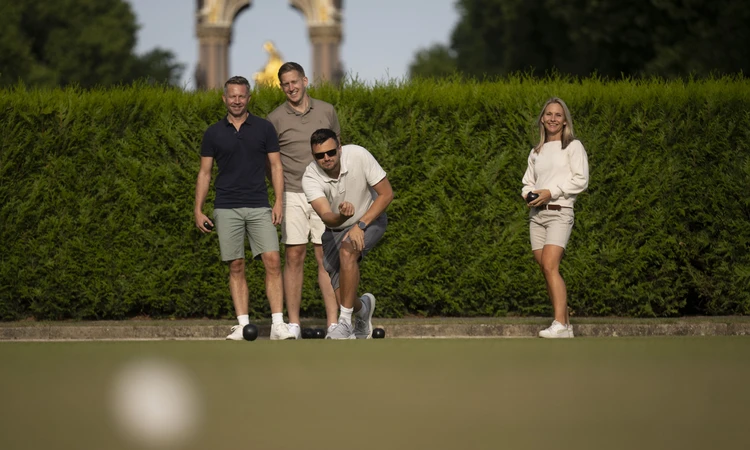 Group playing bowls at Hyde Park2