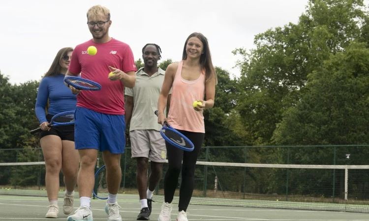 Adult tennis and padel classes